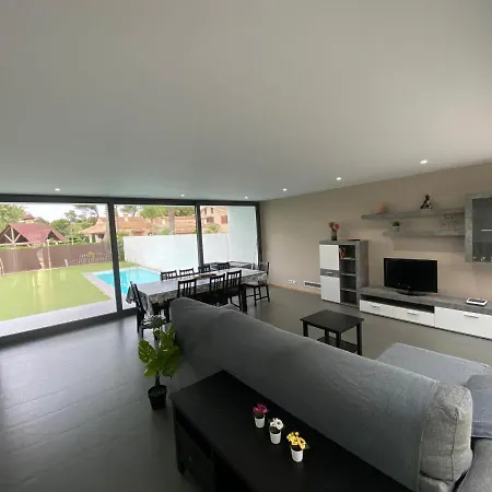 Modern With Private Pool/ 400m To The