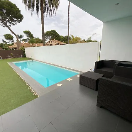 别墅 Modern With Private Pool/ 400m To The 格拉德卡斯特利翁