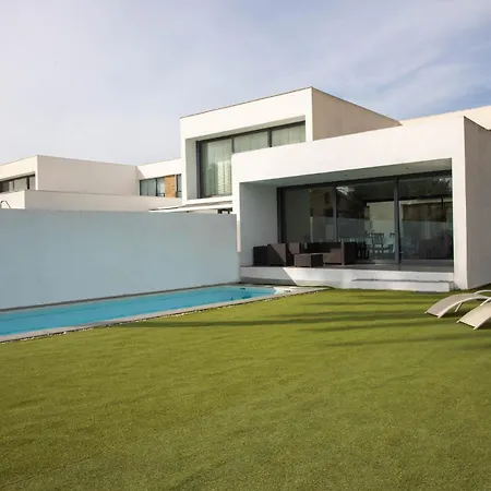 Modern With Private Pool/ 400m To The